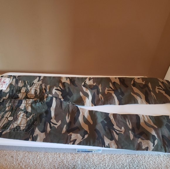 Brand new boys True Religion pants size 10 - Picture 3 of 3